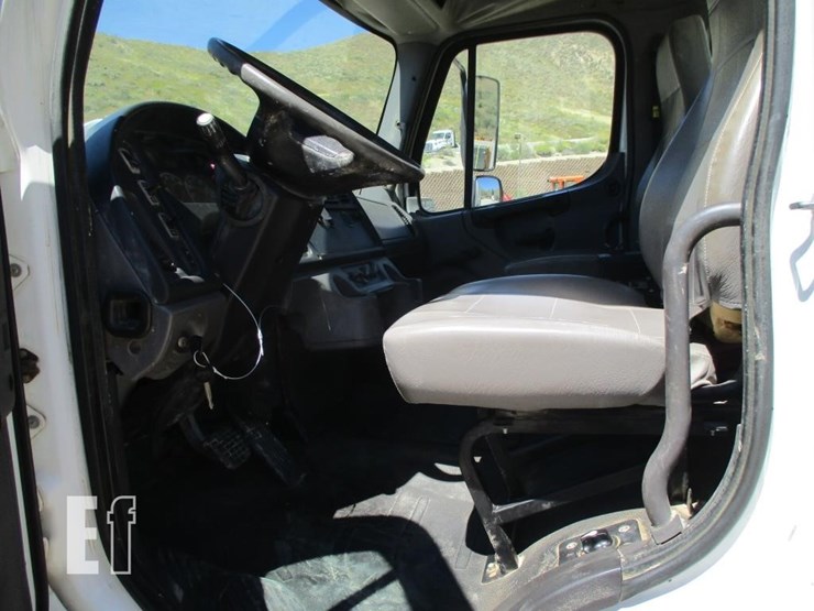 2014-freightliner-business-class-m2-106-image-7