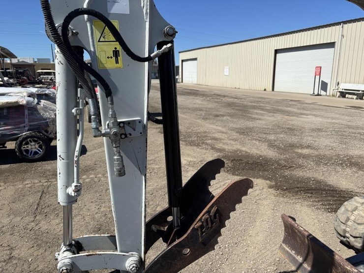 2020-takeuchi-tb230-image-16