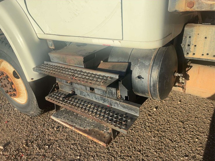 1999-international-4800-image-9