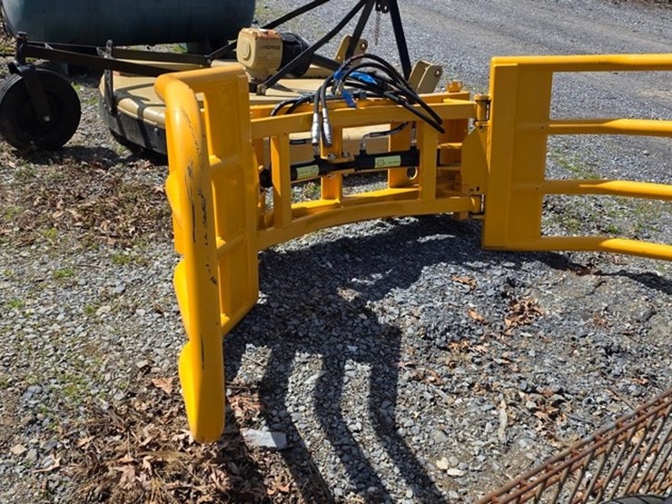 new-sundown-skidloader-bale-squeezer-image-4