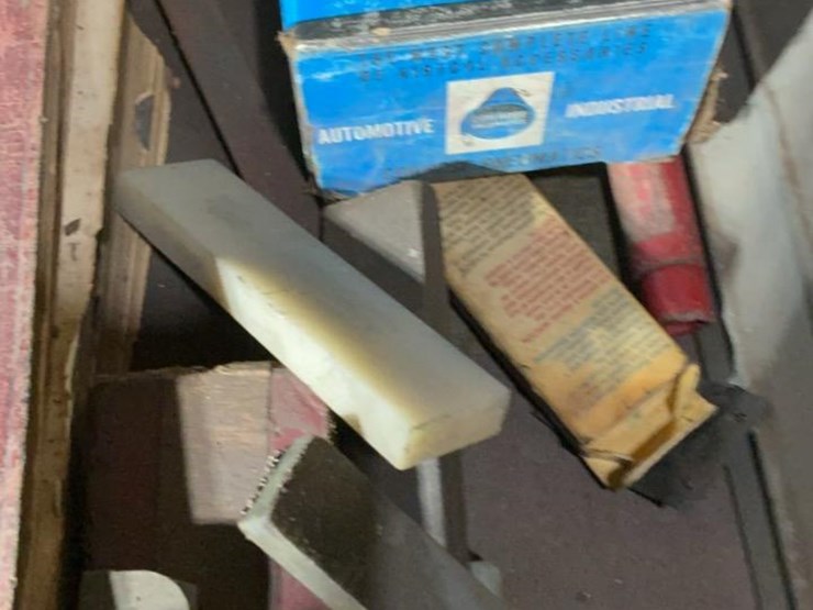 #228-•-tool-chest-and-contents-image-31