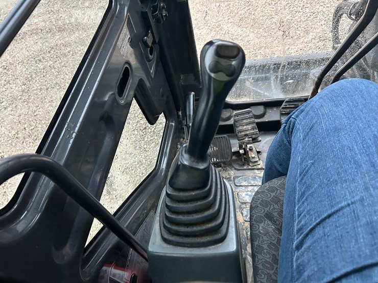 2019-case-cx60c-image-26