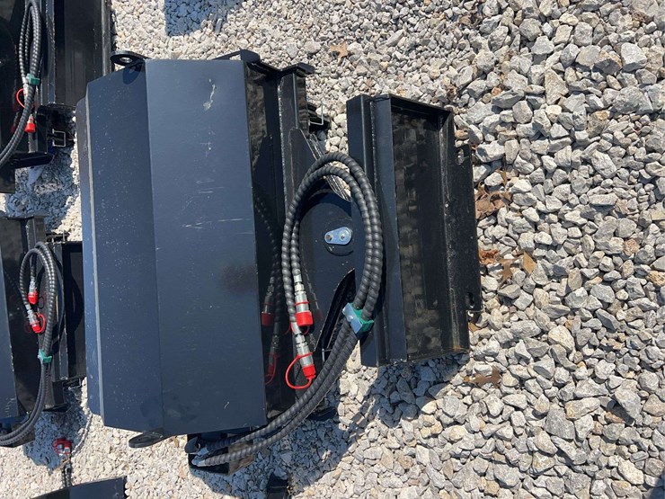 sdlanch-mini-skid-steer-hydraulic-sweeper-image-4