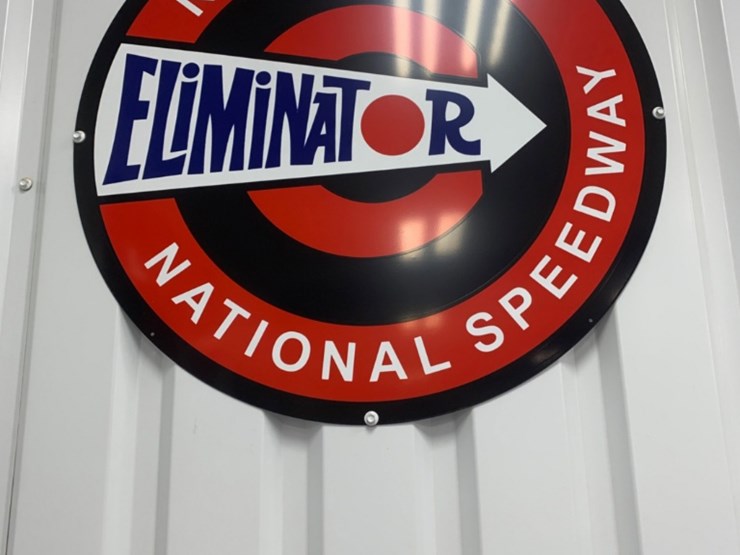 sinclair-dino-gasoline-pump-and-7-signs-image-7