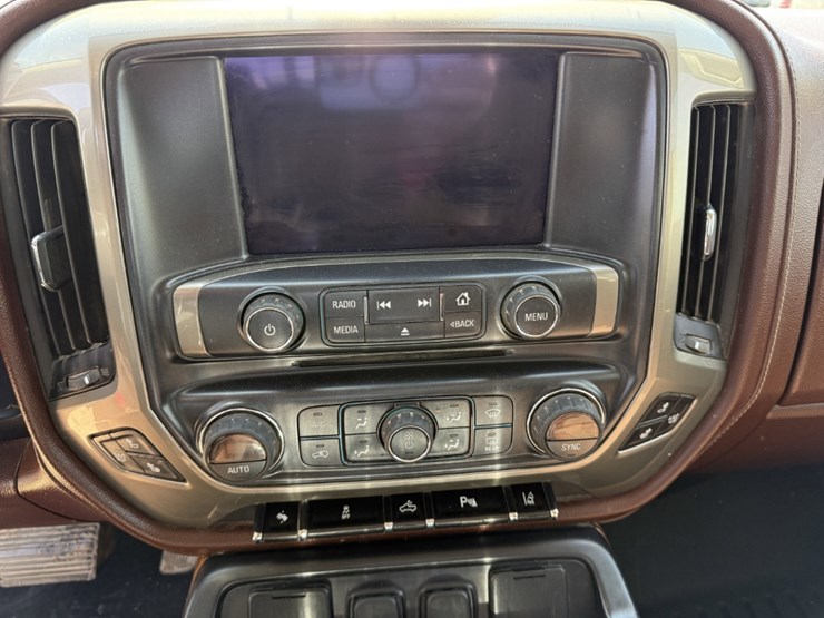 2014-chevrolet-silverado-1500-high-country-image-15