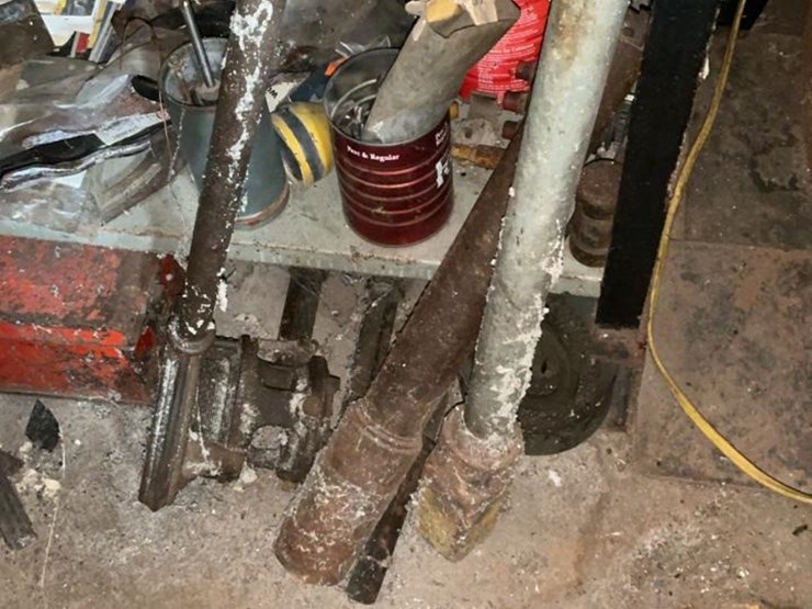 #231-•-parts-shelf-and-contents-image-3