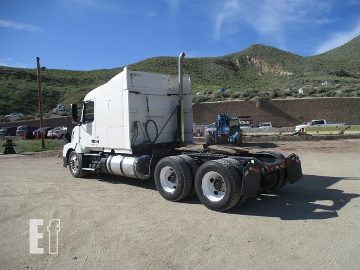 2015-volvo-10-image-4