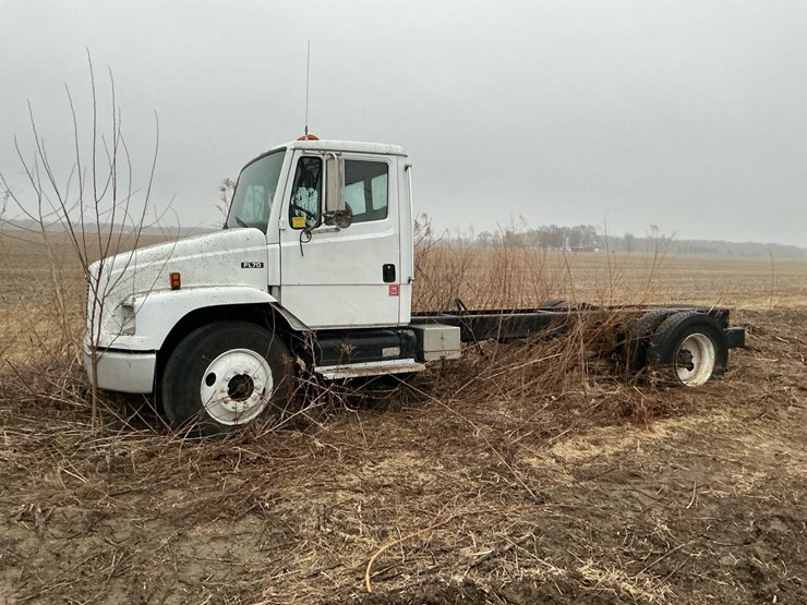 1995-freightliner-fl70-image-3