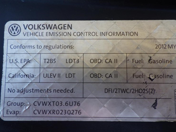 2012-volkswagen-touareg-image-12