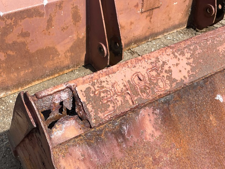 #5685-•-pin-on-bucket-image-15