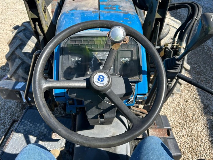 new-holland-5640-image-21
