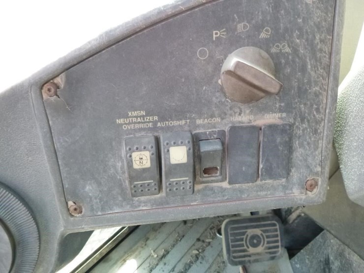 2004-caterpillar-924gz-image-11