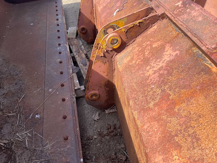 #5685-•-pin-on-bucket-image-12