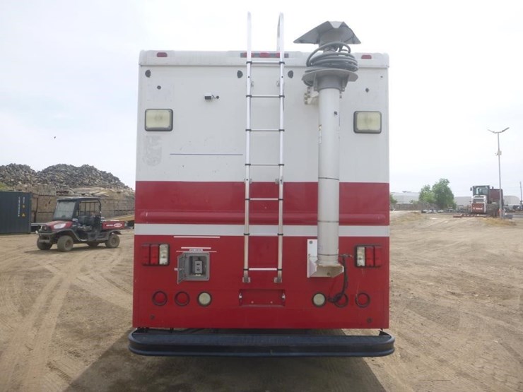 2005-freightliner-mt55-image-11