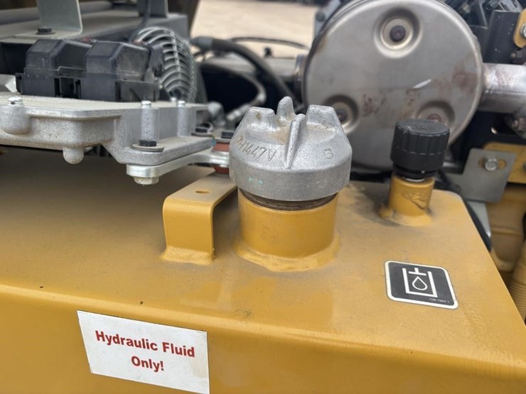 2002-caterpillar-cb24b-image-40