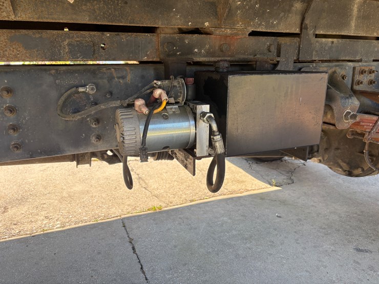 #300-•-2006-gmc-c6500-forestry-chip-truck-image-14