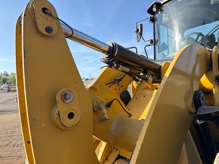 2020-caterpillar-938m-image-15