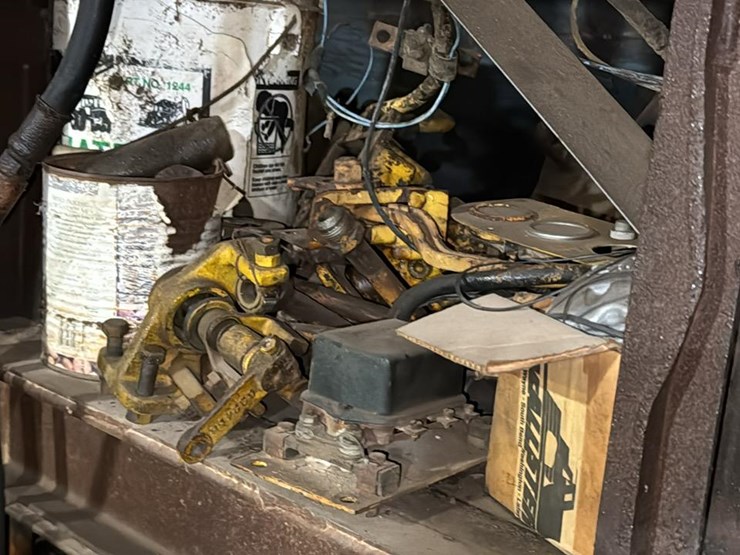 #263-•-steel-shelf-and-cat-engine-parts-image-14