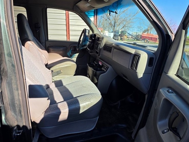 2000-chevrolet-3500-image-30