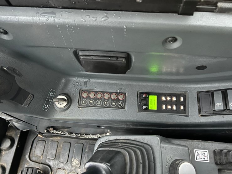 2019-case-cx60c-image-22