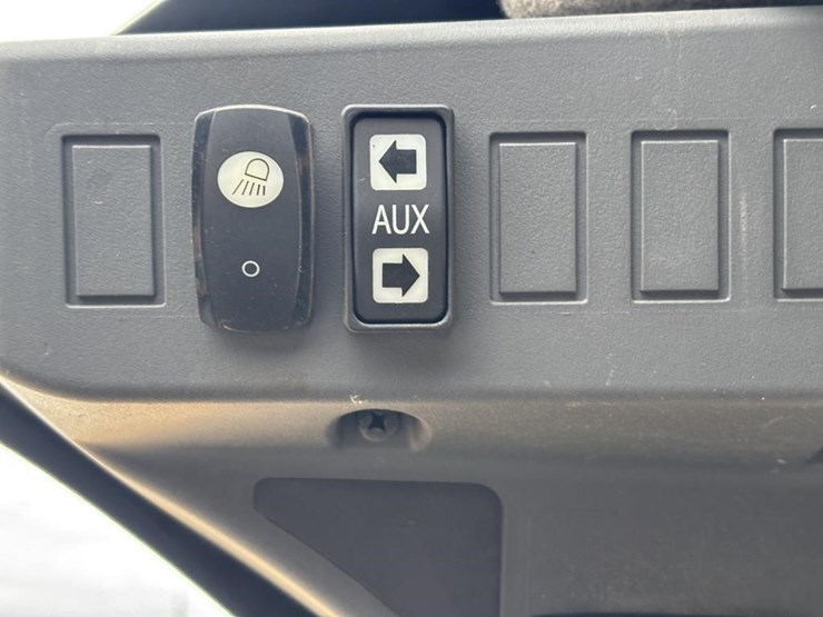 2022-deere-325g-image-26