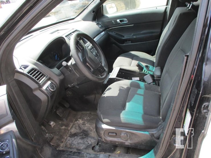 2016-ford-explorer-image-7