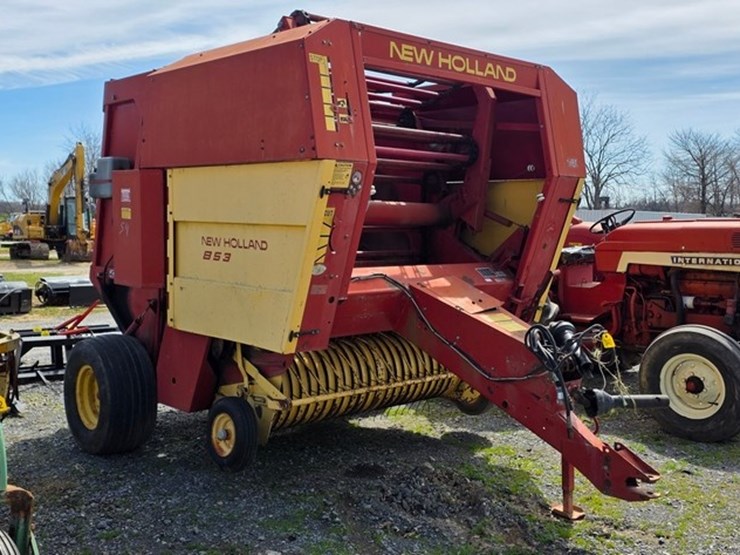 new-holland-853-image-1