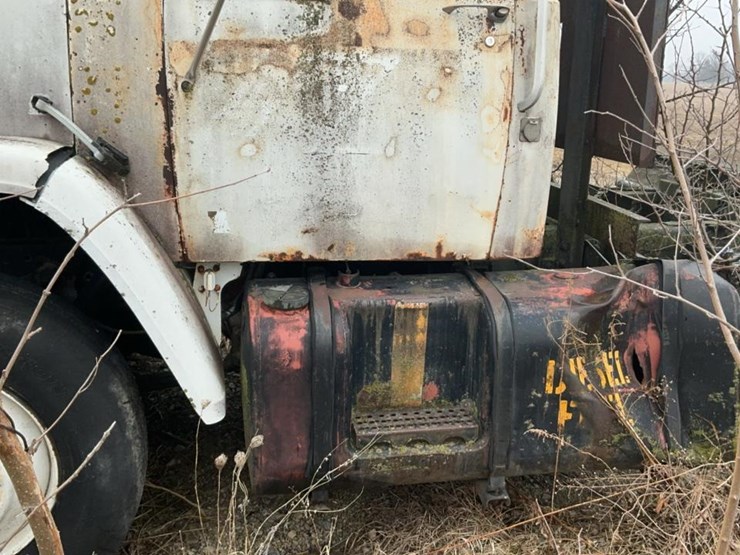 1984-gmc-9500-image-15