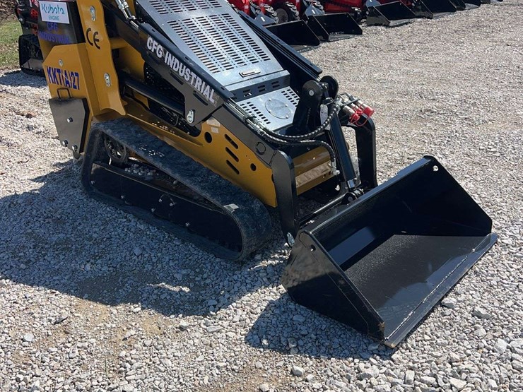 2026-cfg-industrial-kkt(a)27-mini-skid-steer-image-3