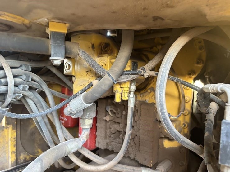 2005-deere-624j-image-29