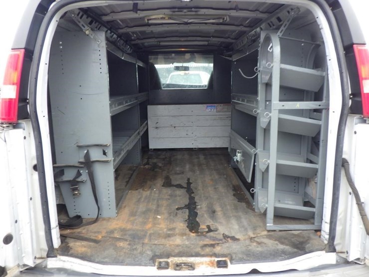 2014-chevrolet-express-2500-image-8