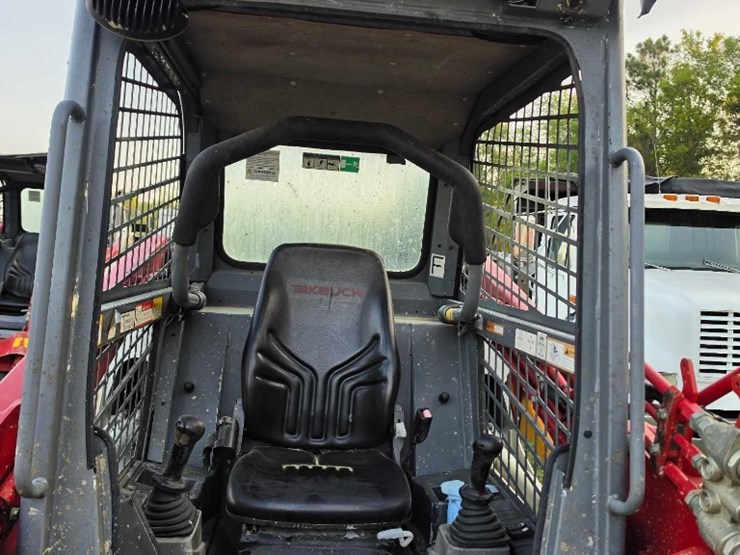 2022-takeuchi-tl8r-image-10