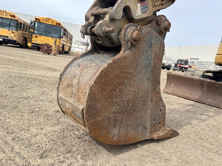 2010-caterpillar-303-image-12