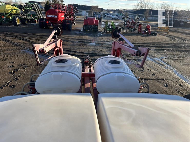 2009-white-8516-image-40