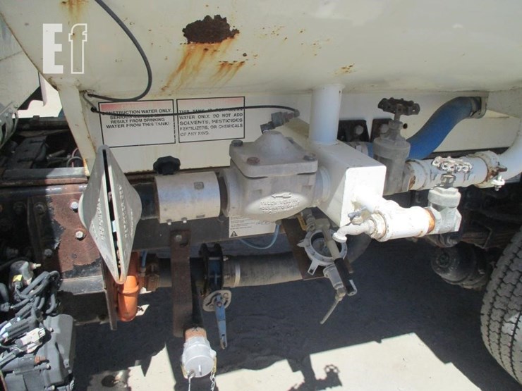 2014-freightliner-business-class-m2-106-image-15