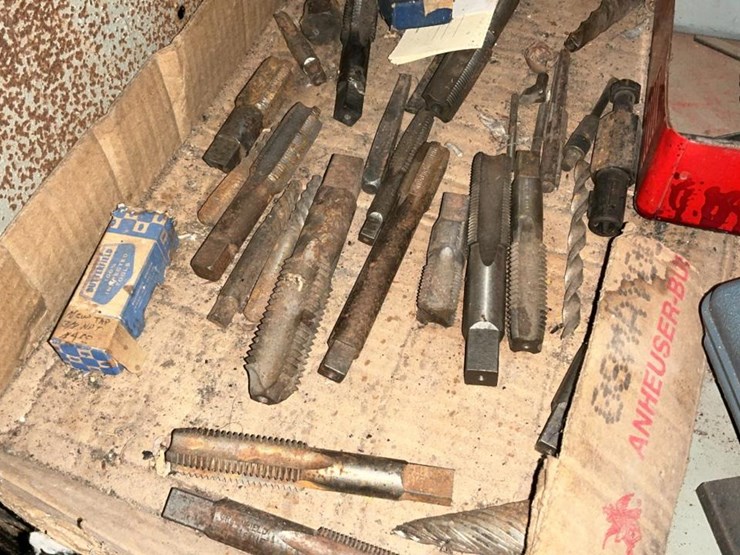 #231-•-parts-shelf-and-contents-image-18