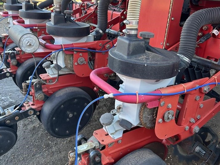 2009-white-8516-image-35