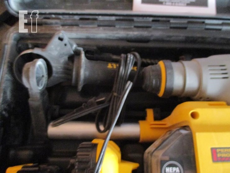 dewalt-xr-20-volt-cordless-rotary-hammer-image-3