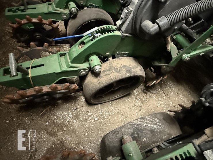 2010-john-deere-db60-image-23