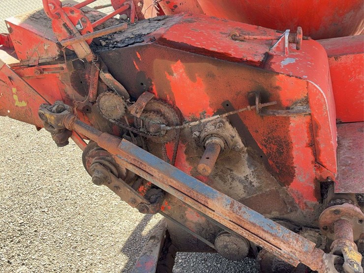 red-portable-pto-driven-feed-grinder-mixer,-steel-construction-image-12