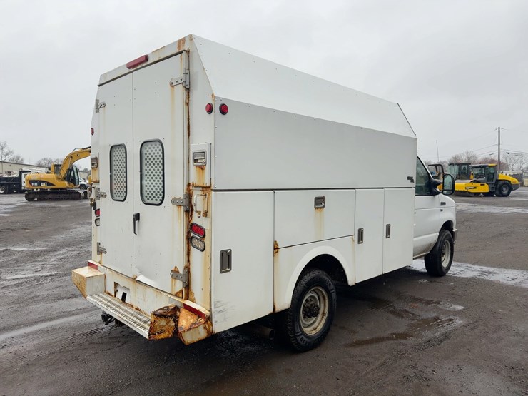 2011-ford-e350-image-5