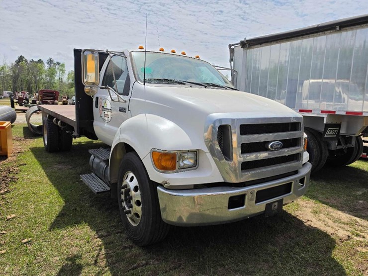 2006-ford-f650-xlt-image-4