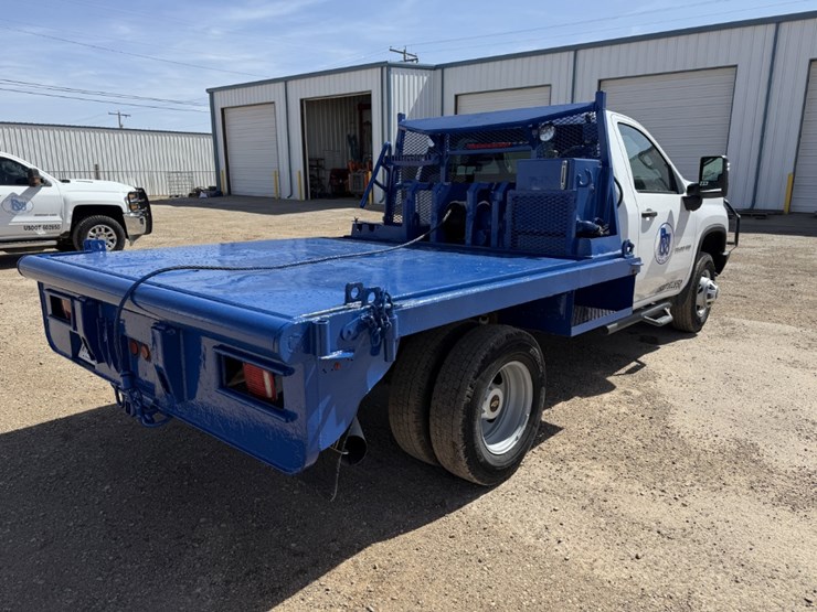 2022-chevrolet-silverado-3500hd-image-5