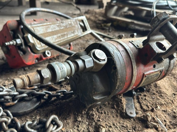 #244-•-turbo-pneumatic-foot-pump,-and-1/2-ton-hoist-image-4
