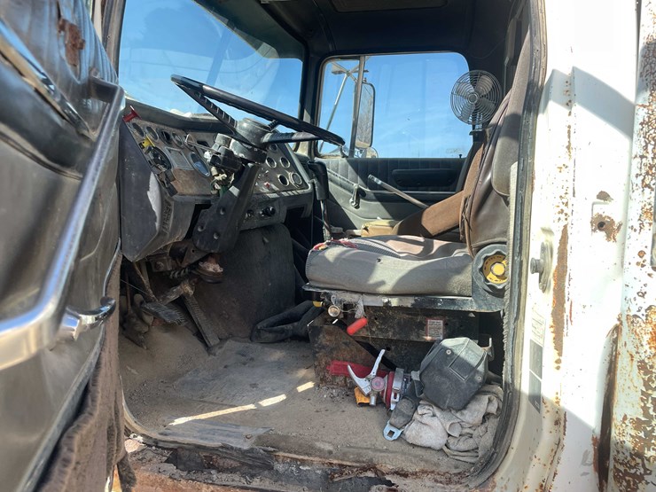 1987-ford-ltl9000-image-56