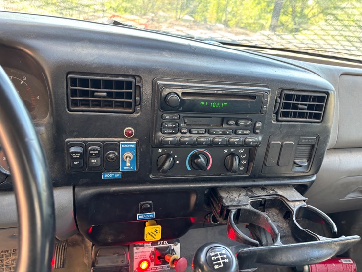 2010-ford-f750-image-19