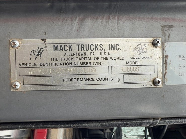2000-mack-rd688s-image-36