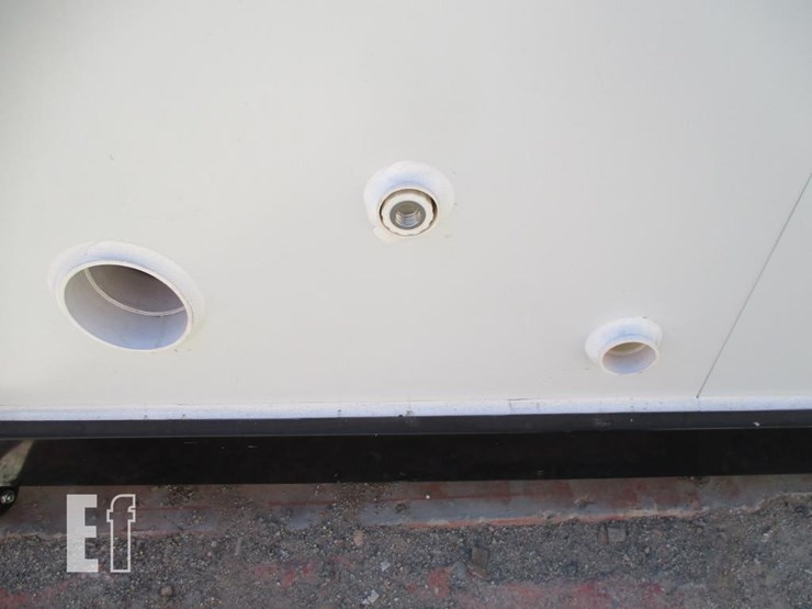 47"-x-86"-x-85"-double-stall-bathroom-image-15