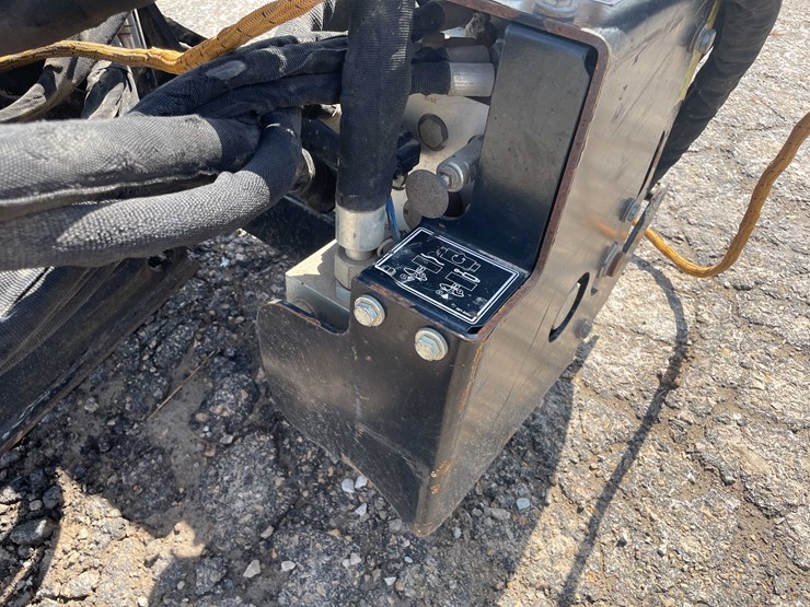 #5683-•-2019-cold-planer-cat-pc305b-image-20