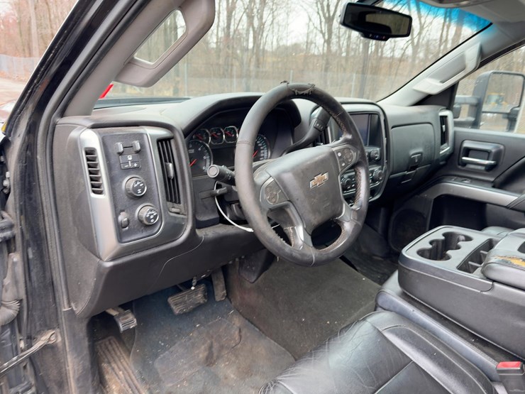 2016-chevrolet-silverado-2500hd-image-18